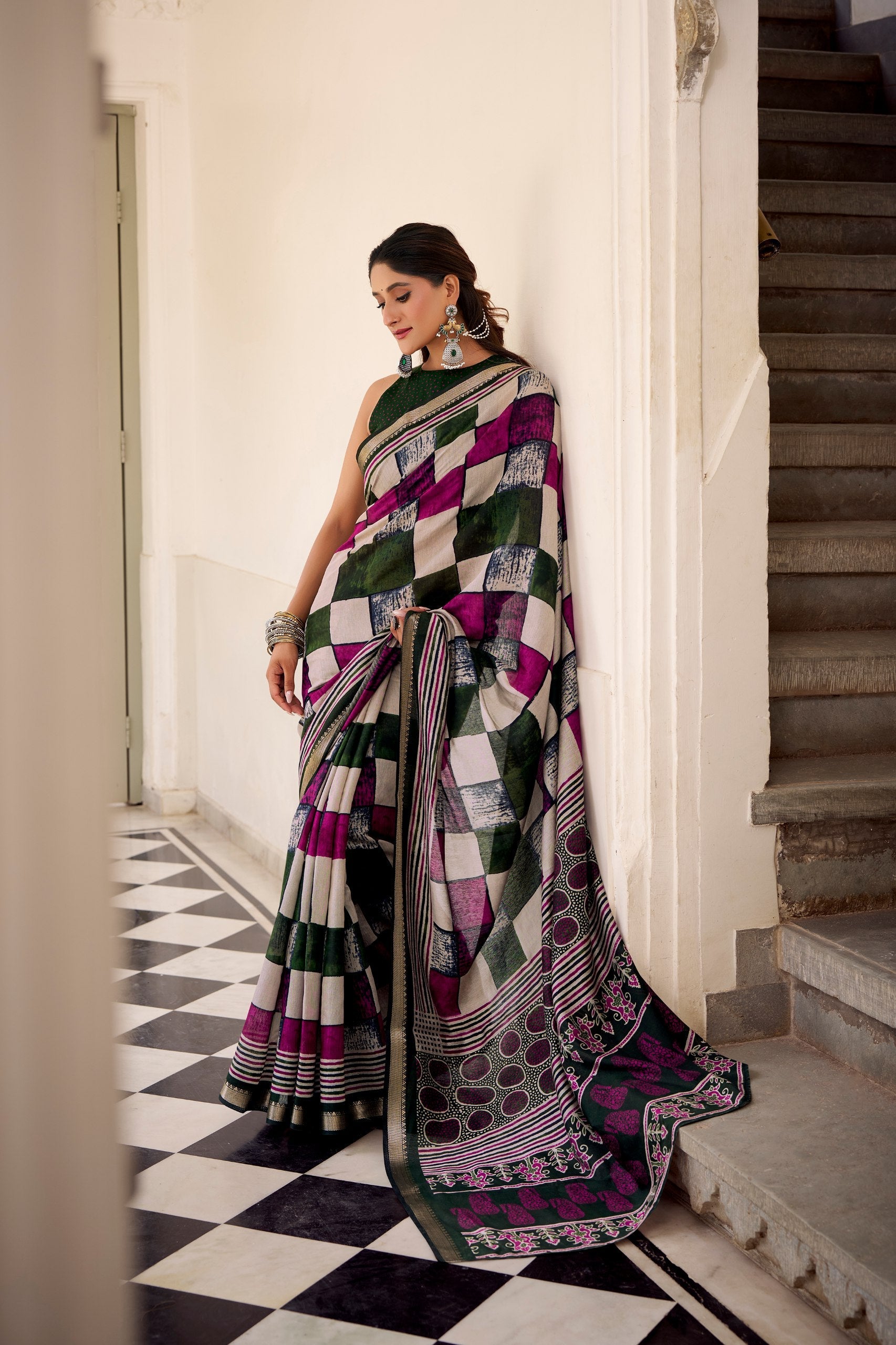 Woven whispers of royalty, wrapped in Chanderi charm