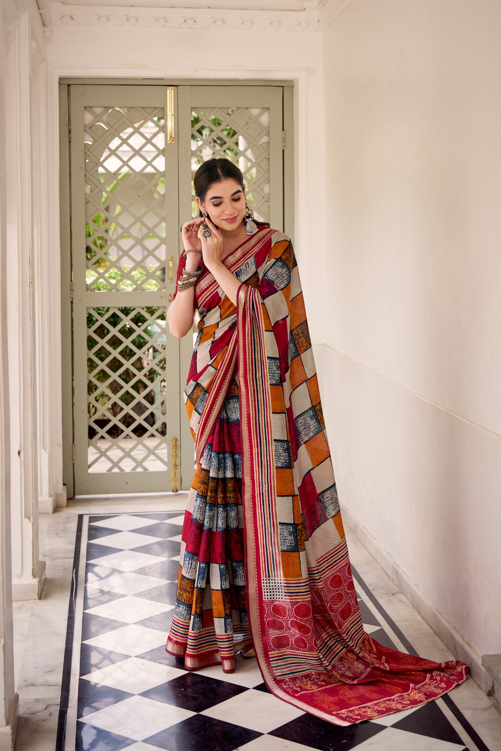Woven whispers of royalty, wrapped in Chanderi charm
