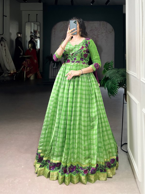 Tanishka Zari Koti Gown