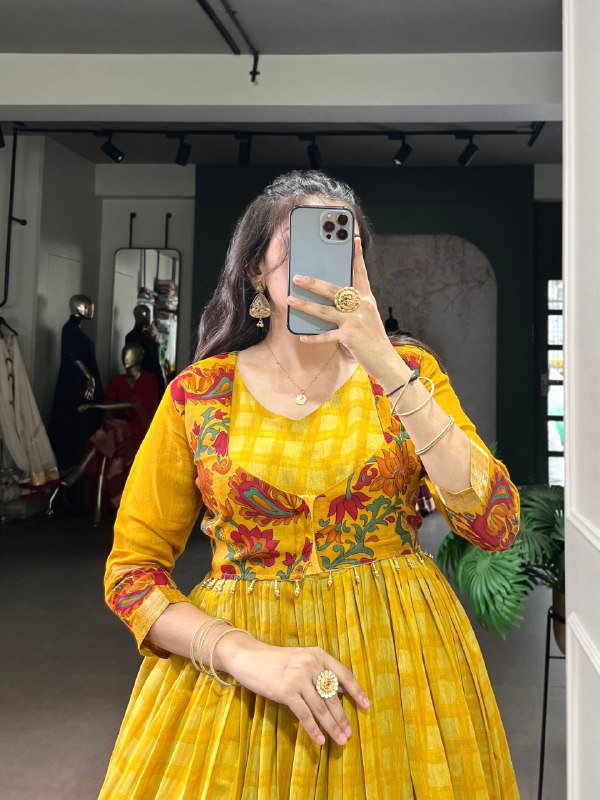 Tanishka Zari Koti Gown